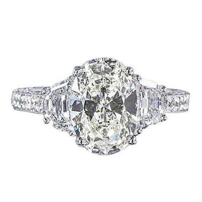 Anello di fidanzamento in oro bianco stile tre pietre con diamante ovale da 4.51 carati - harrychadent.it