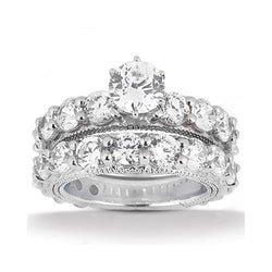 Anello di fidanzamento in stile antico con diamanti. 6.75 carati. oro bianco 14 carati