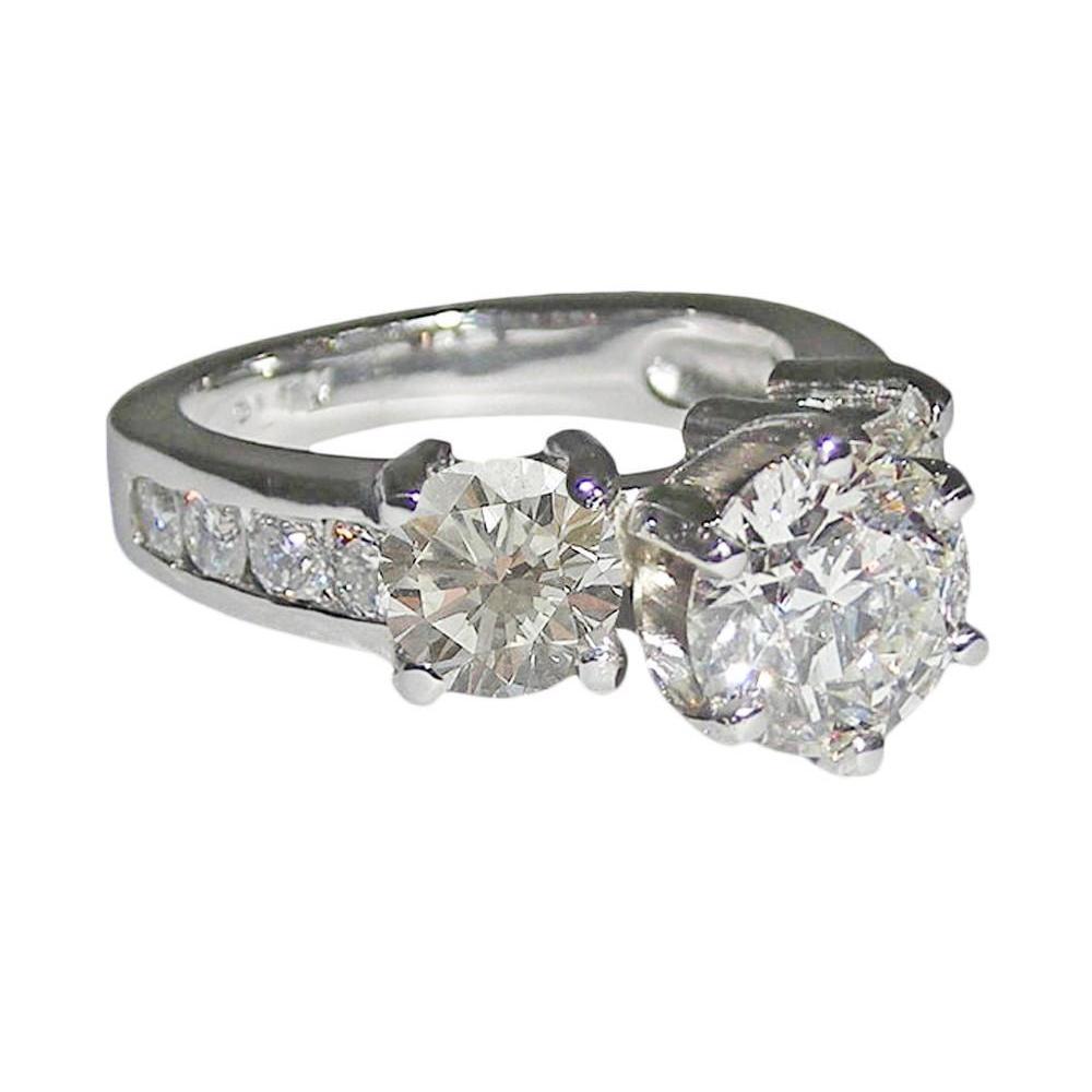 Anello fantasia con tre diamanti in pietra da 3.51 carati in oro bianco 14K - harrychadent.it