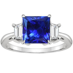 Anello in oro 3 pietre con zaffiro blu principessa e diamanti trapezoidali 4 carati