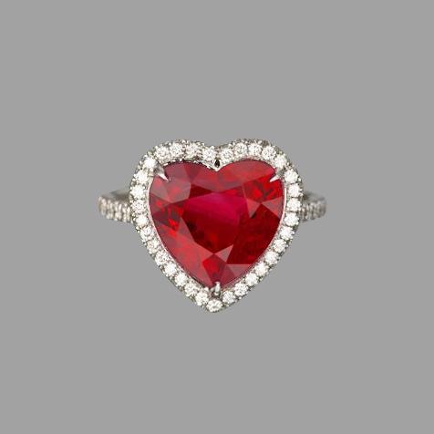 Anello in oro bianco 14 carati con rubino taglio cuore e diamanti da 6.25 carati - harrychadent.it