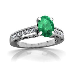 Anello in oro bianco 14K con smeraldo verde ovale e diamanti da 3,60 ct