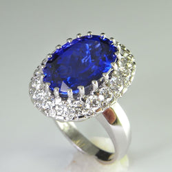 Anello in oro bianco 14 kt con tanzanite grande da 15 ct e piccoli diamanti Novità