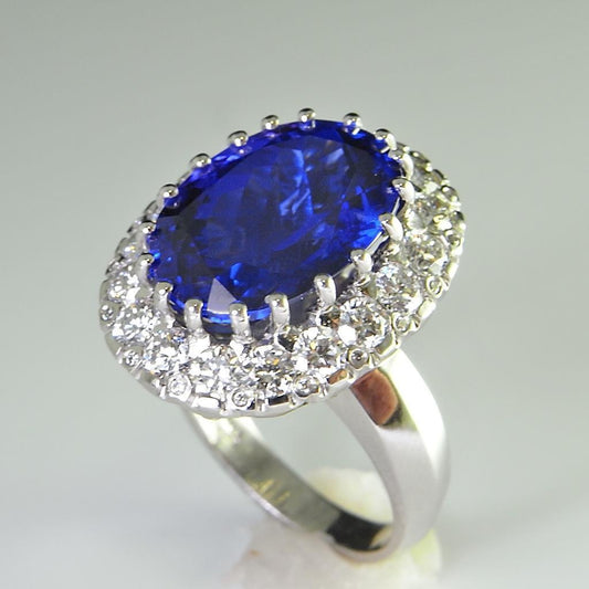 Anello in oro bianco 14 kt con tanzanite grande da 15 ct e piccoli diamanti Novità - harrychadent.it