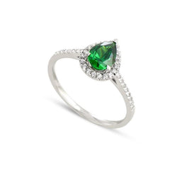 Anello in oro bianco 14K con smeraldo verde di 4,50 carati con diamanti