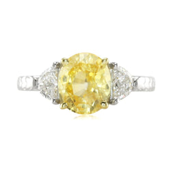 Anello in oro bianco 14K con zaffiro giallo ovale e trilioni di diamanti da 4 ct