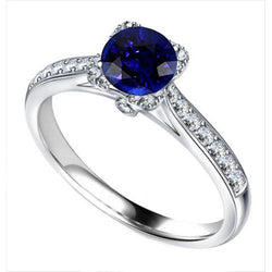Anello in oro bianco con diamante zaffiro blu intenso con accenti 2.50 carati