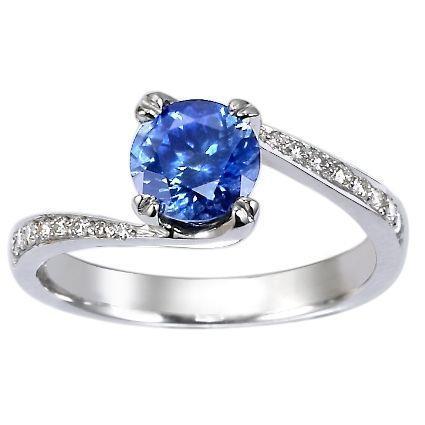 Anello in oro bianco con zaffiro dello Sri Lanka. taglio brillante rotondo da 2.50 ct - harrychadent.it