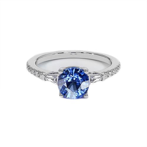 Anello in oro bianco con zaffiro di Ceylon e diamanti rotondi con accenti 5 carati - harrychadent.it