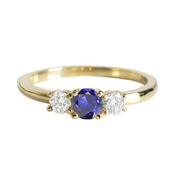 Anello in oro giallo 14 carati con 3 pietre. zaffiro blu rotondo e diamanti da 1,50 carati