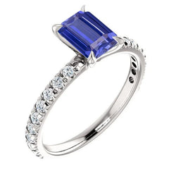 Anello in pietra preziosa smeraldo zaffiro con pavé di diamanti 3.50 carati