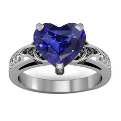 Anello in pietra preziosa stile vintage con zaffiro a taglio cuore e diamanti 3.50 carati