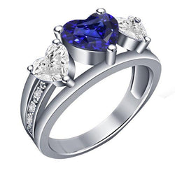 Anello in zaffiro blu con 3 pietre e diamanti a cuore con accenti 3.50 carati