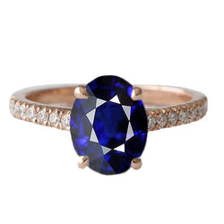 Anello ovale pietra preziosa zaffiro blu e pavé di diamanti 3.50 carati