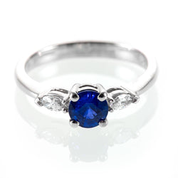 Anello rotondo e marquise con zaffiro blu di Ceylon e diamanti, oro bianco 2,50 ct