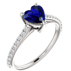 Anello solitario a cuore con zaffiro di Ceylon da 2,50 carati e pavé di diamanti