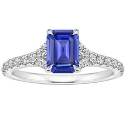 Anello solitario con zaffiro dello Sri Lanka a 4 carati e accenti di diamanti