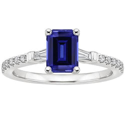 Anello solitario con zaffiro dello Sri Lanka a 4 carati e accenti di diamanti