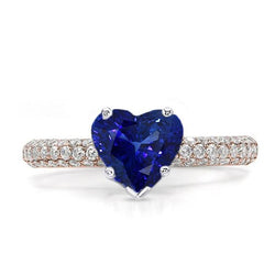 Anello solitario cuore zaffiro blu con pavé di diamanti 3.50 carati