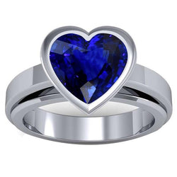 Anello solitario in zaffiro blu 3 carati con castone a forma di cuore incastonato in oro 14k
