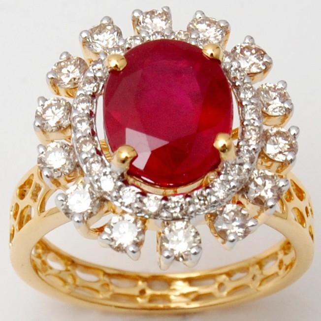 Bellissimo rubino rosso di forma ovale con anello di diamanti 7 carati in oro giallo - harrychadent.it