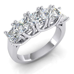 Cinque Pietre Mezza Eternità Principessa Diamante Band 3 carati
