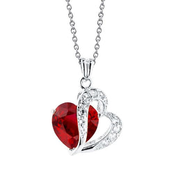 Collana con ciondolo a forma di cuore di rubini da 1.50 carati con diamanti rotondi