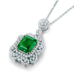 Collana con pendente in oro bianco 14 carati con smeraldo verde e diamanti da 3.85 carati