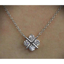 Collana da donna con ciondolo a forma di croce con diamanti rotondi da 3 ct in oro bianco 14K