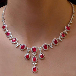 Collana da donna con rubini e diamanti in oro bianco 48 kt 14K