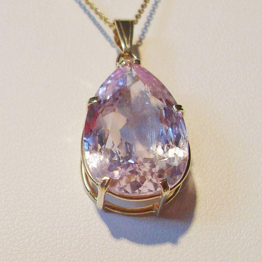 Collana in oro giallo con ciondolo Kunzite rosa grande da 32 ct con taglio a pera - harrychadent.it