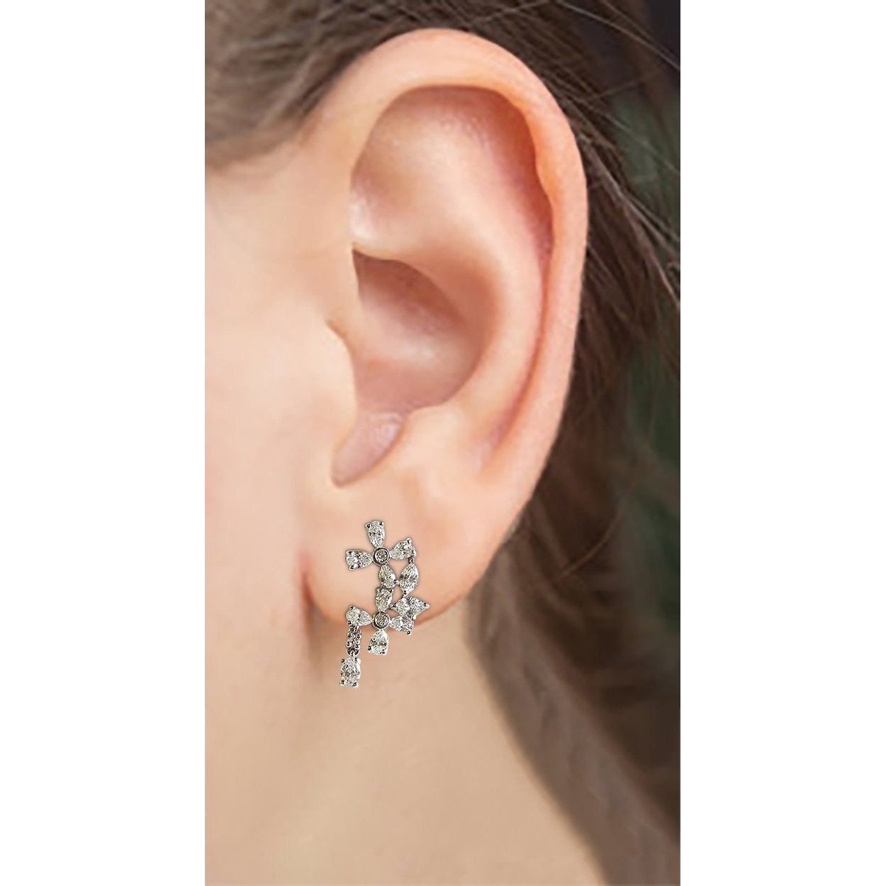 Coppia di orecchini pendenti da donna con lampadario a forma di pera e diamanti rotondi da 2.50 carati - harrychadent.it