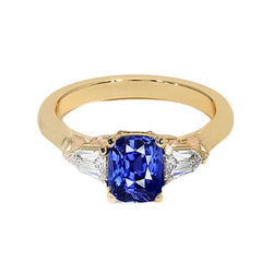 Cuscino con zaffiro Ceylon blu intenso e anello baguette affusolato 9.50 carati