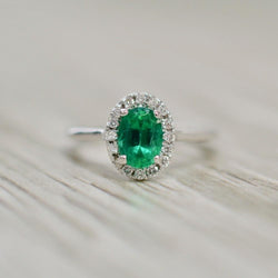 Fede nuziale in oro bianco 14K con diamante verde smeraldo verde taglio ovale da 3,2 ct