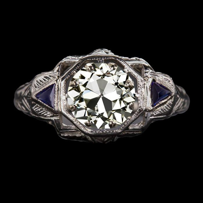 Gioielli Art Déco Nuovo anello in filigrana con diamanti a taglio antico e zaffiro 3 pietre