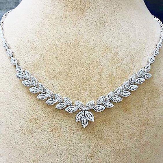 Gioielli personalizzati da donna Piccola collana di diamanti a taglio rotondo