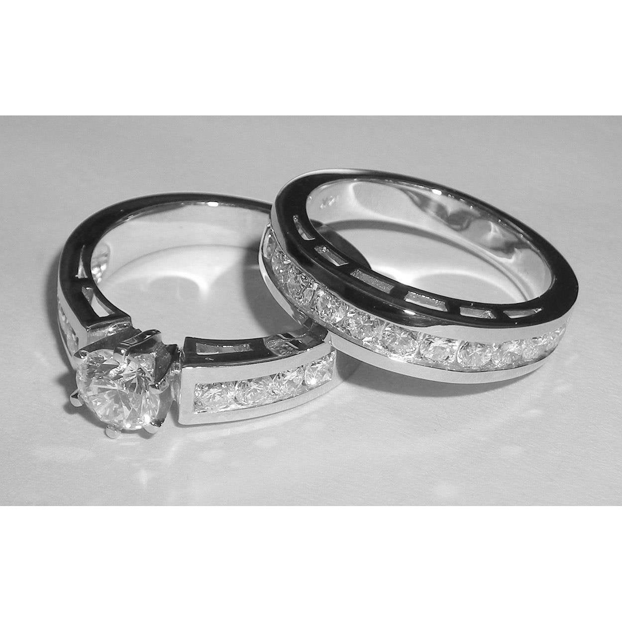 Insieme di fidanzamento dell'anello nuziale del diamante rotondo dei gioielli su ordinazione