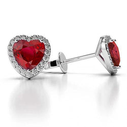 Orecchini a bottone a forma di cuore con rubini e diamanti aureola. oro bianco 4.80 carati 14K