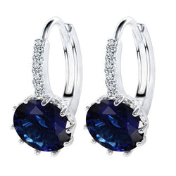 Orecchino a cerchio in oro con zaffiro di Ceylon da 3.20 ct e diamanti
