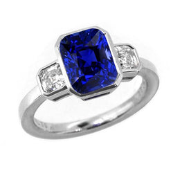 Set di 3 lunetta con cuscino in pietra con zaffiro blu e anello di diamanti 3.50 carati