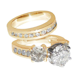 Set di anelli di fidanzamento in oro con 3 pietre da 5.76 carati con diamanti grandi