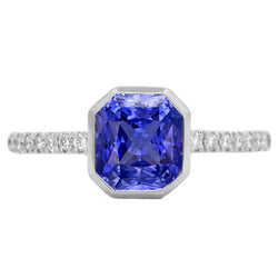 Set di castoni con anello in zaffiro di Ceylon con diamante rotondo. set di accenti con pavé di 4 carati