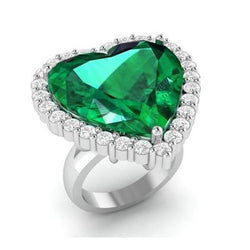Smeraldo verde a forma di cuore di 13 carati con anello nuziale di diamanti 14K