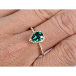 Smeraldo verde a forma di pera da 3,95 ct con anello di fidanzamento con diamante
