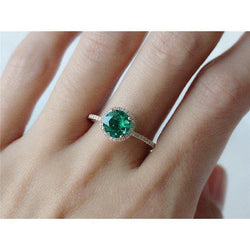 Smeraldo verde da 5,25 ct con diamante in oro bianco 14K