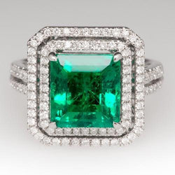Smeraldo verde taglio principessa da 10 ct con anello di diamanti
