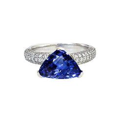 Trilioni di pietre preziose Anello zaffiro di Ceylon con pavé di diamanti 3.50 carati